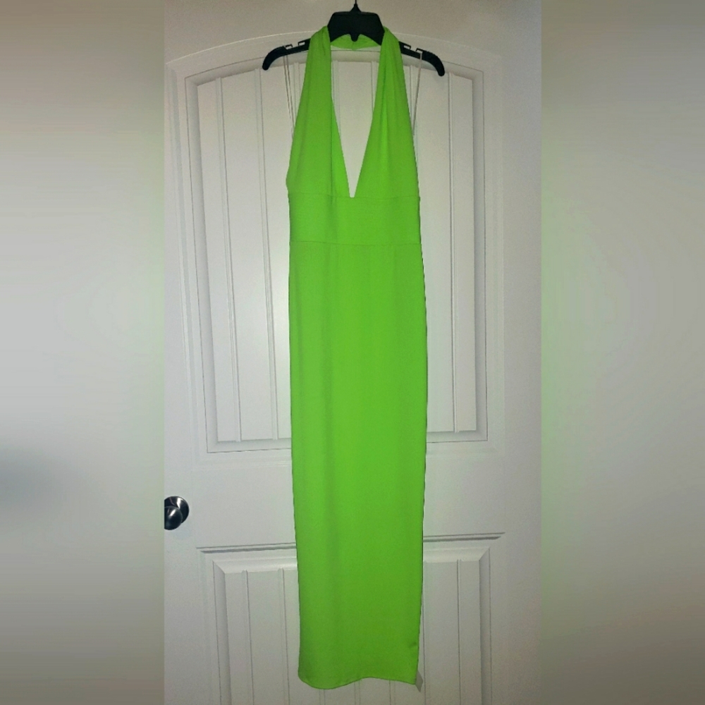 Kimcine Curve Maxi Halter Dress